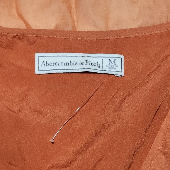 NWOT Abercrombie & Fitch Womens Sz M Blouse Top Rust Ruffle V Neck Puff Sleeves - Picture 3 of 7